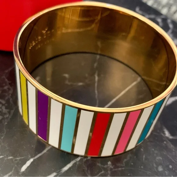 KATE SPADE NEW YORK | ENAMEL | GOLD BANGLE BRACELET | NEW | RETAIL $128 - Picture 4 of 9